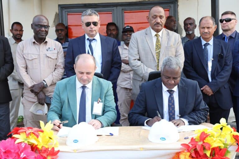 السودان وروسيا يوقعان مذكرة تفاهم لتعزيز التعاون في قطاع النفط والطاقة