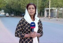 أعلنت وزارة الثقافة والإعلام والسياحة في بيان رسمي الجمعة ، إيقاف مديرة مكتب قناتي "العربية" و"الحدث" في السودان وسحب التصريح الصحفي الممنوح لها، على خلفية ما وصفته بـ"تجاوزات مهنية كبيرة ومتكررة" رُصدت منذ ديسمبر 2024 وحتى تاريخ القرار