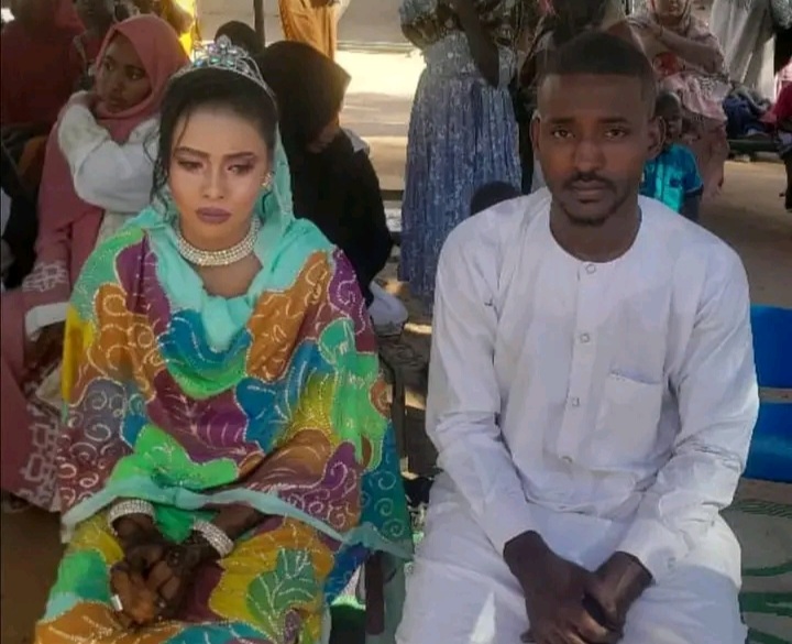 سوداني يتزوج في مركز إيواء متحديا ظروف الحرب