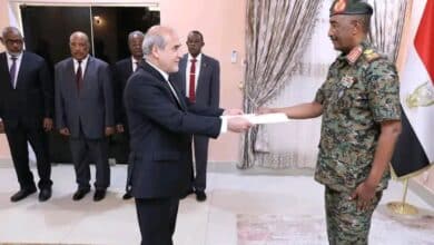 البرهان يتسلم أوراق اعتماد السفير الإيراني لدى السودان