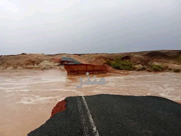 السيول تقطع الطرق في الشمالية