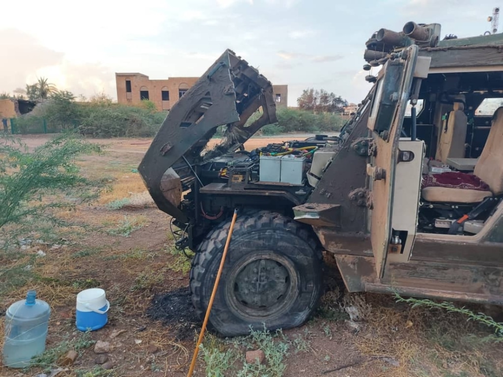 مدرعة نمر عجبان الإماراتية بعد أن دمرها الجيش السوداني