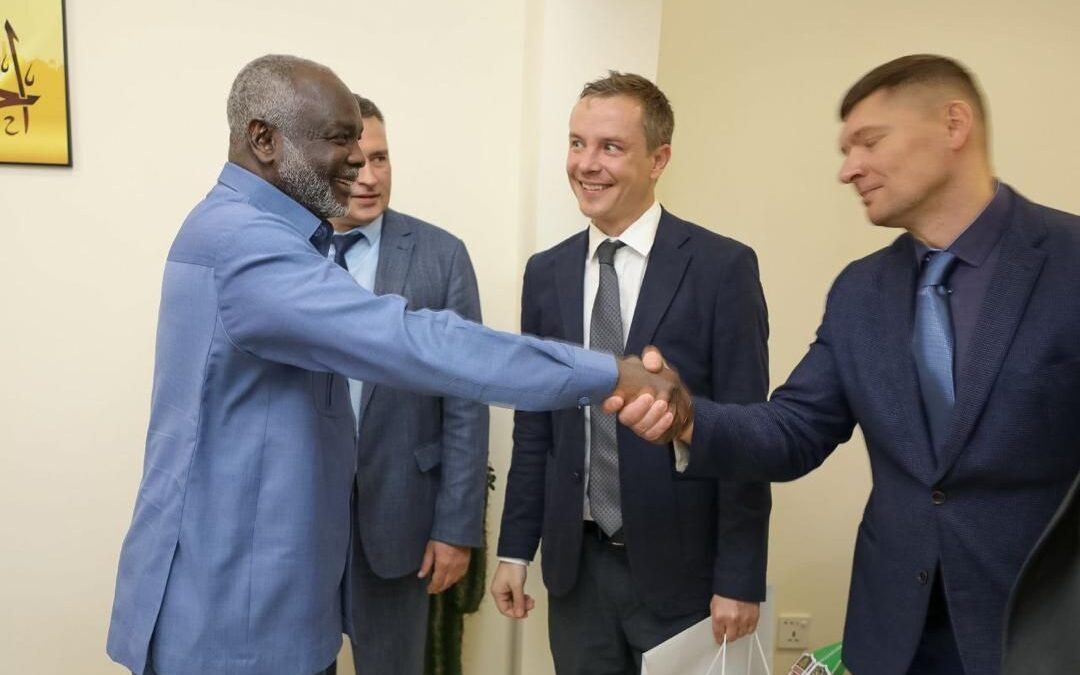 وزير المالية جبريل إبراهيم يلتقي الوفد الروسي