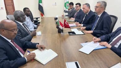 وزير المالية يلتقي الوفد التركي