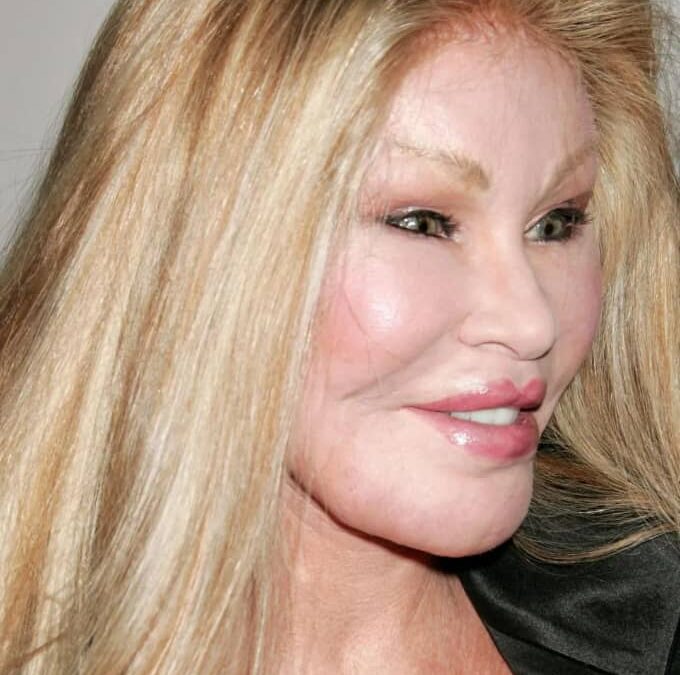 المرأة القطة