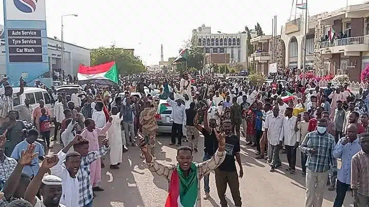 مسيرات شعبية في الأبيض