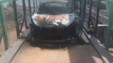 احتراق سيارة صالون بالكامل فوق كبري الحديد عطبرة-الدامر