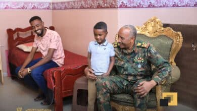 البرهان يقدم واجب العزاء في الشهيد اللواء بحر أحمد بحر ويشيد بتضحيات القوات المسلحة