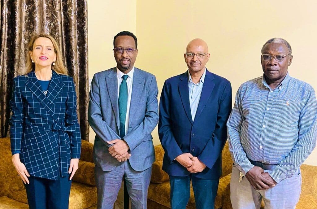 وزير الثقافة والإعلام يبحث مع اليونسكو تعزيز التعاون في ترميم الآثار ودعم الإعلاميين