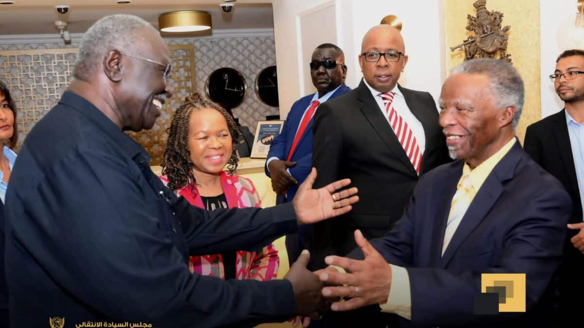 عقار يزور كيب تاون لبحث تطورات الأوضاع السودانية ويلتقي ثامبو امبيكي