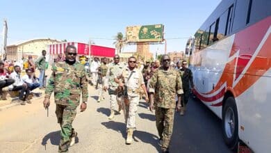 والي الخرطوم يودع قافلة العودة الطوعية الثالثة لولاية الجزيرة