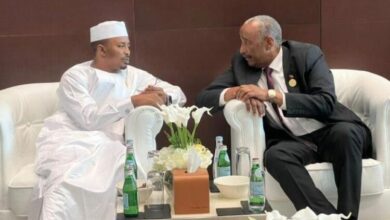 رئيس مجلس السيادة الانتقالي عبد الفتاح البرهان ومحمد إدريس ديبي -إرشيفية