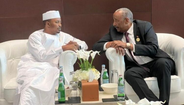 رئيس مجلس السيادة الانتقالي عبد الفتاح البرهان ومحمد إدريس ديبي -إرشيفية