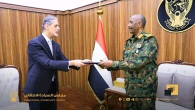 البرهان يتسلم دعوة رسمية لزيارة مصر