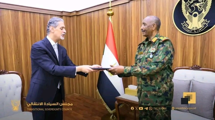 البرهان يتسلم دعوة رسمية لزيارة مصر