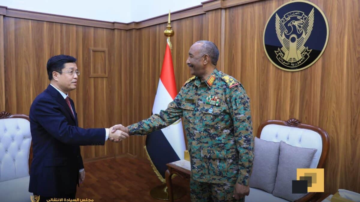 البرهان يلتقي السفير الصيني