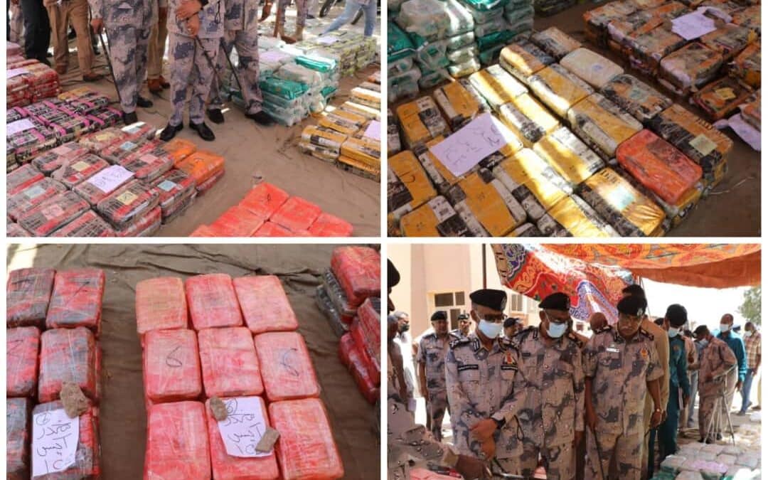 مدير عام الجمارك يقف على ضبطية كبرى للمخدرات بالبحر الأحمر ويشيد بجهود مكافحة التهريب