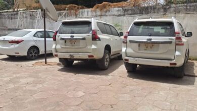 السفارة السودانية في تشاد تستلم الدفعة الأولى من السيارات المنهوبة