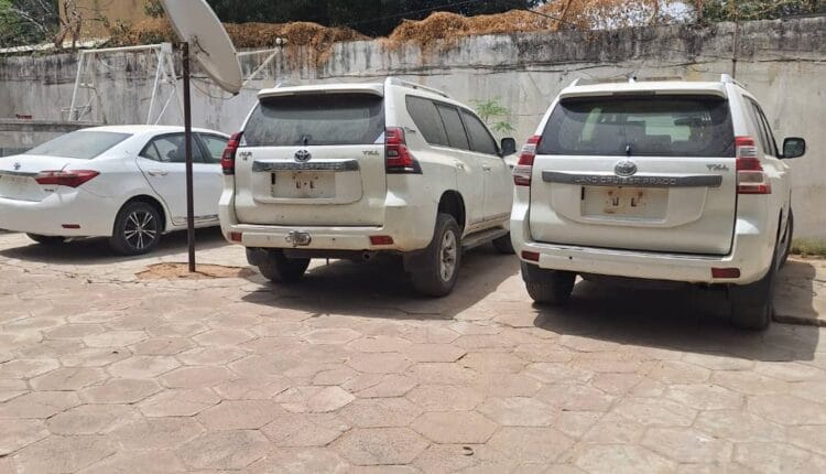السفارة السودانية في تشاد تستلم الدفعة الأولى من السيارات المنهوبة