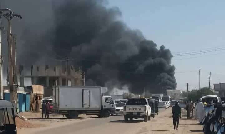 مسيرة استراتيجية تستهدف مستودع وقود في مدينة عطبرة