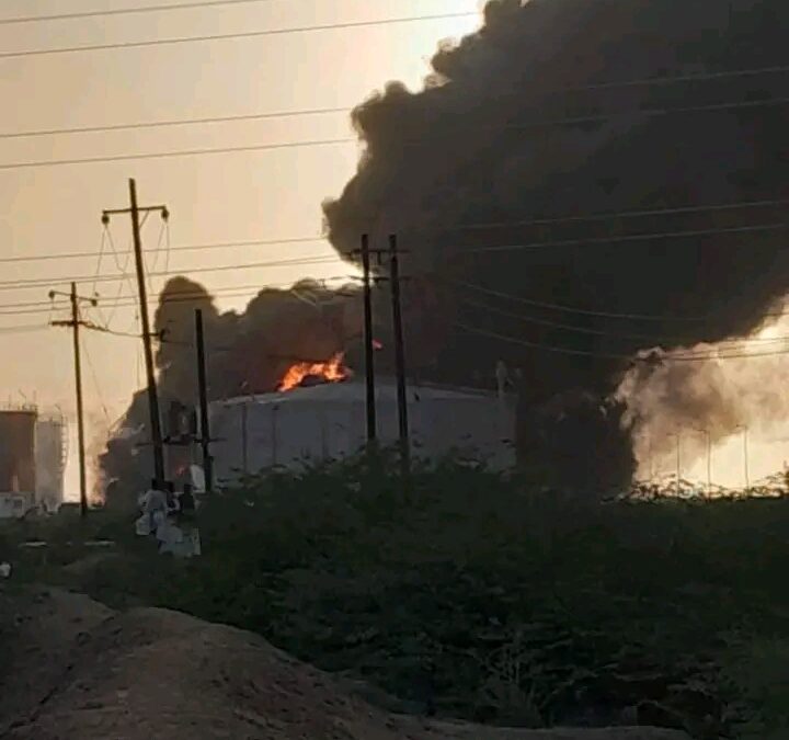 مسيرات معادية تستهدف مستودعات البترول الاستراتيجية في بورتسودان