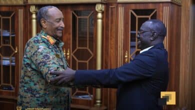 البرهان يلتقي والي النيل الأبيض