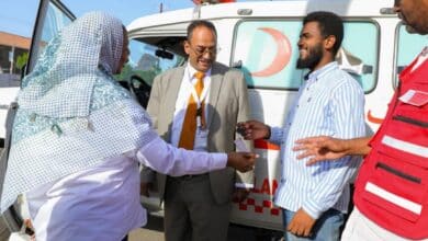 الهلال الأحمر القطري يسلّم عربة إسعاف مجهزة لولاية البحر الأحمر