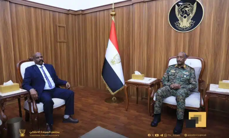 البرهان يلتقي والي الشمالية
