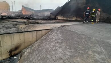 السيطرة على حرائق المستودعات في بورتسودان