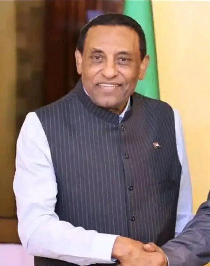 كامل إدريس 