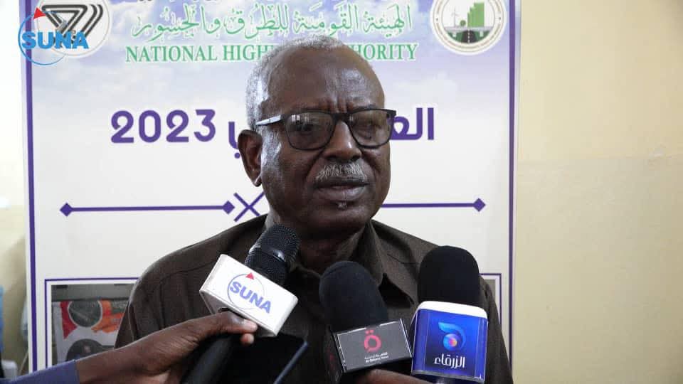 أعلن وزير البنية التحتية والنقل، سيف النصر التجاني هارون، رئيس لجنة تهيئة الطرق والجسور بولاية الخرطوم، عن وصول الفريق الفني المصري المختص بصيانة جسري الحلفايا وشمبات إلى مدينة بورتسودان  السبت