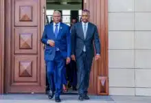 وصل وفد سوداني رفيع المستوى الأربعاء  إلى العاصمة الصومالية مقديشو، برئاسة الفريق أول مفضل مدير جهاز المخابرات العامة، والفريق ركن محمد علي صبير رئيس هيئة الاستخبارات العسكرية