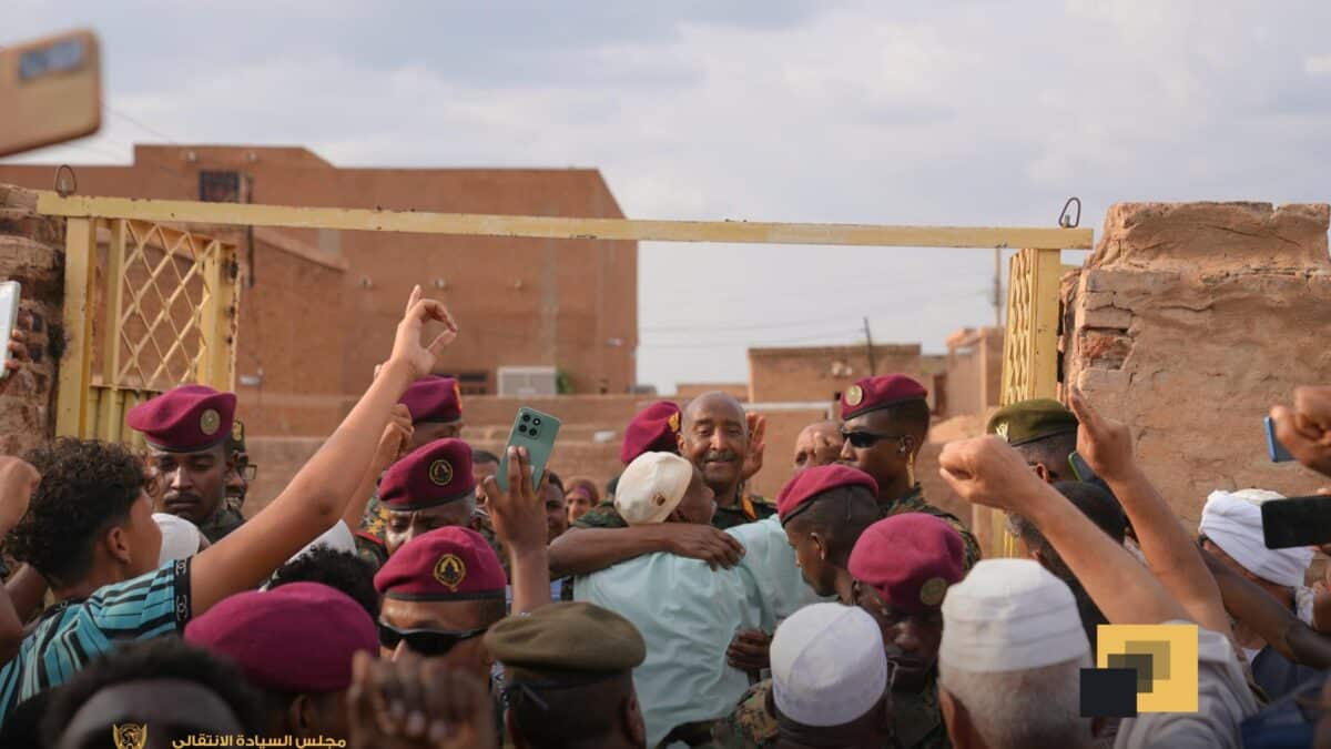 في مشهد لافت، شهدت ولاية الجزيرة الثلاثاء حضوراً جماهيرياً ضخماً خلال زيارة رئيس مجلس السيادة الانتقالي القائد العام للقوات المسلحة، الفريق أول ركن عبد الفتاح البرهان، الذي استهل جولته بمدينة الهلالية