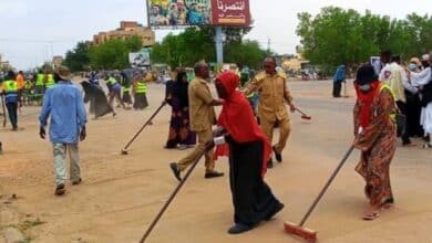 النقد مقابل العمل