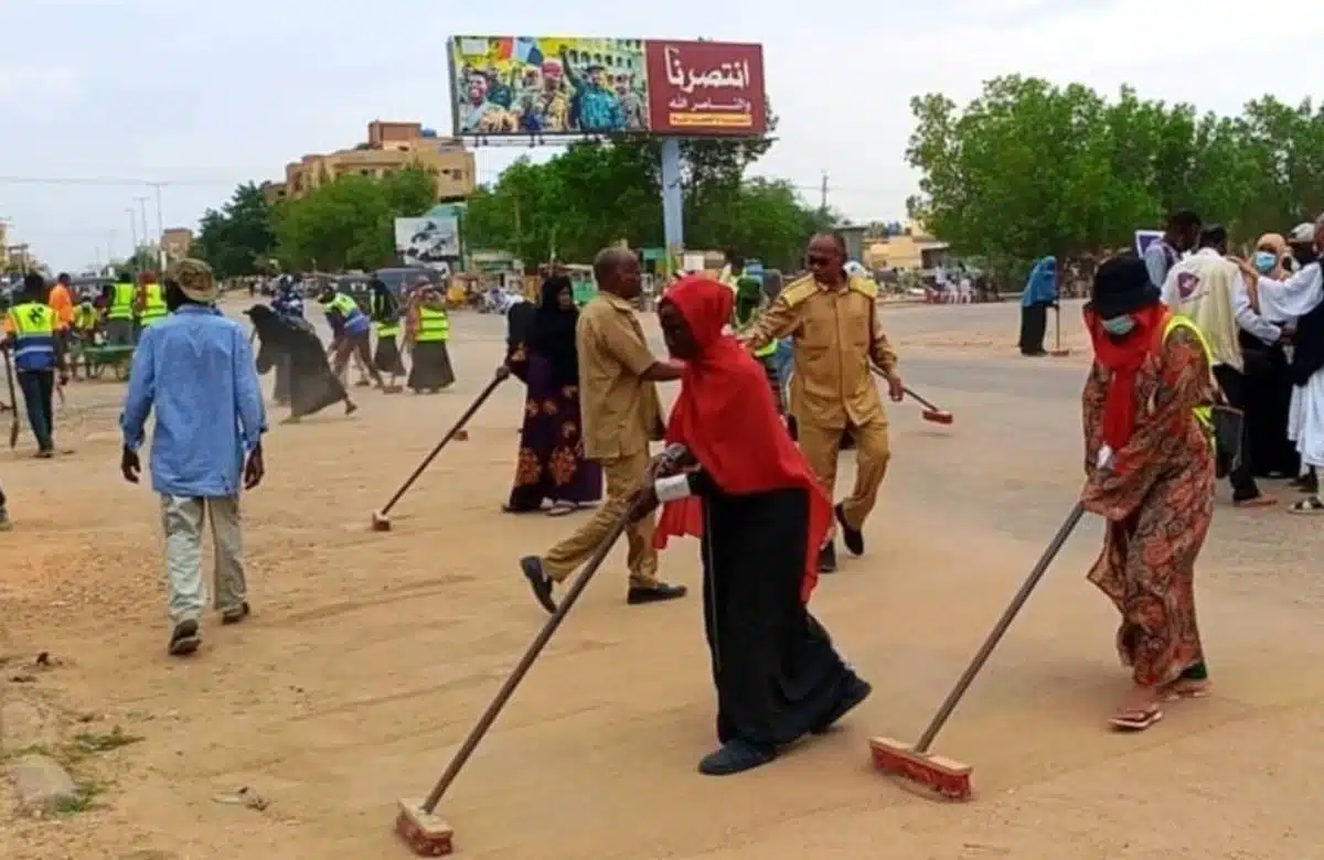 النقد مقابل العمل