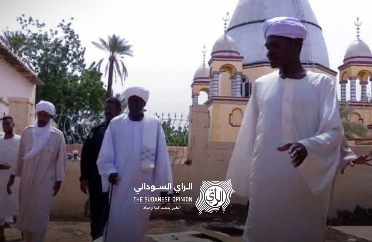 والي الخرطوم في مسجد الخليفة بامدرمان