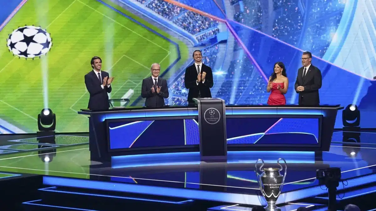 أوقعت قرعة دوري أبطال أوروبا حامل اللقب باريس سان جيرمان في مجموعة نارية تجمعه بعمالقة القارة، حيث سيصطدم بكل من بايرن ميونيخ وبرشلونة وتوتنهام هوتسبير ونيوكاسل يونايتد، إضافةً إلى أتلانتا الإيطالي وباير ليفركوزن الألماني.