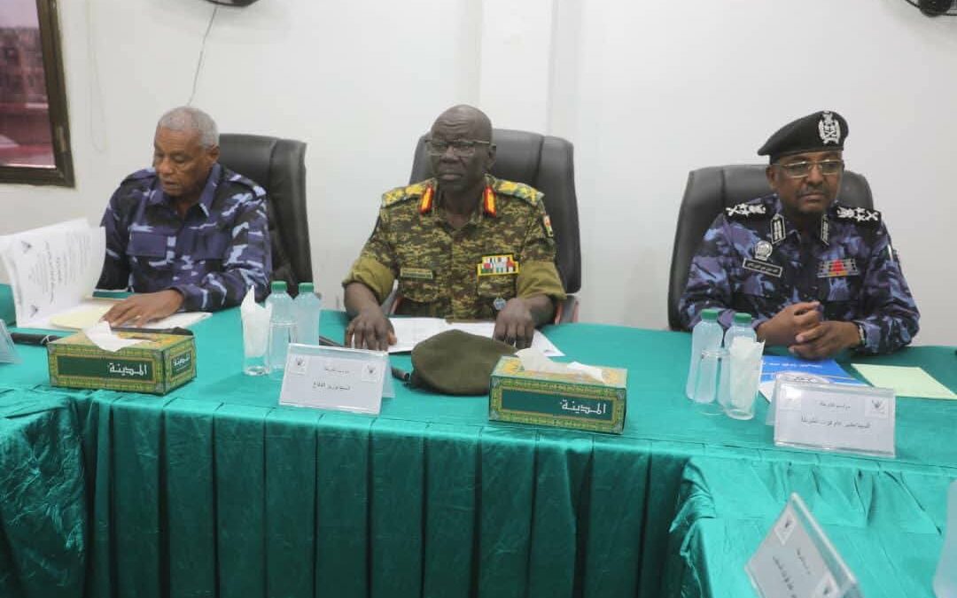 ترأس الفريق ركن/ حسن داؤود كبرون وزير الدفاع السواني الخميس الاجتماع السابع للجنة ضبط الأمن وفرض هيبة الدولة بولاية الخرطوم، وسط متابعة دقيقة لتطبيق خطة الإخلاء الشاملة للعاصمة من كافة التشكيلات العسكرية والآليات المتعطلة.