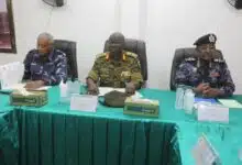 ترأس الفريق ركن/ حسن داؤود كبرون وزير الدفاع السواني الخميس الاجتماع السابع للجنة ضبط الأمن وفرض هيبة الدولة بولاية الخرطوم، وسط متابعة دقيقة لتطبيق خطة الإخلاء الشاملة للعاصمة من كافة التشكيلات العسكرية والآليات المتعطلة.
