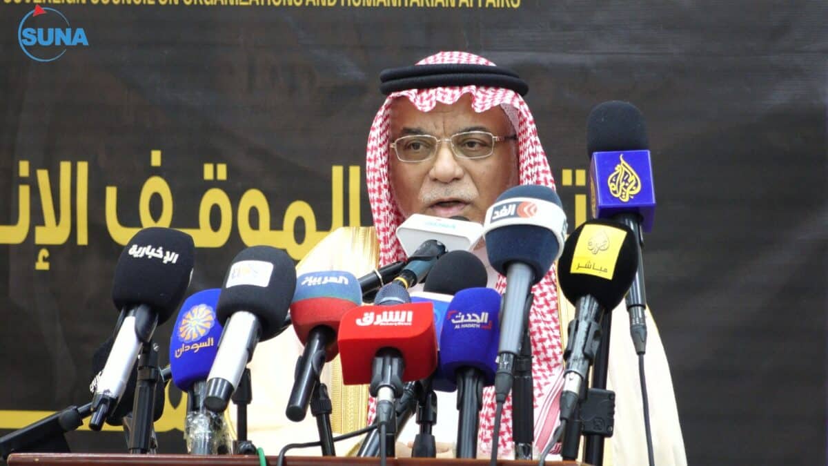 أطلق السفير السعودي لدى السودان، علي بن حسن جعفر، صرخة مدوّية في وجه المأساة الإنسانية التي تعيشها مدينة الفاشر، مؤكداً أن المملكة لن تقف مكتوفة الأيدي بينما تحاصر الجوع والرصاص ملايين الأبرياء.