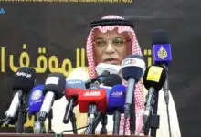 أطلق السفير السعودي لدى السودان، علي بن حسن جعفر، صرخة مدوّية في وجه المأساة الإنسانية التي تعيشها مدينة الفاشر، مؤكداً أن المملكة لن تقف مكتوفة الأيدي بينما تحاصر الجوع والرصاص ملايين الأبرياء.