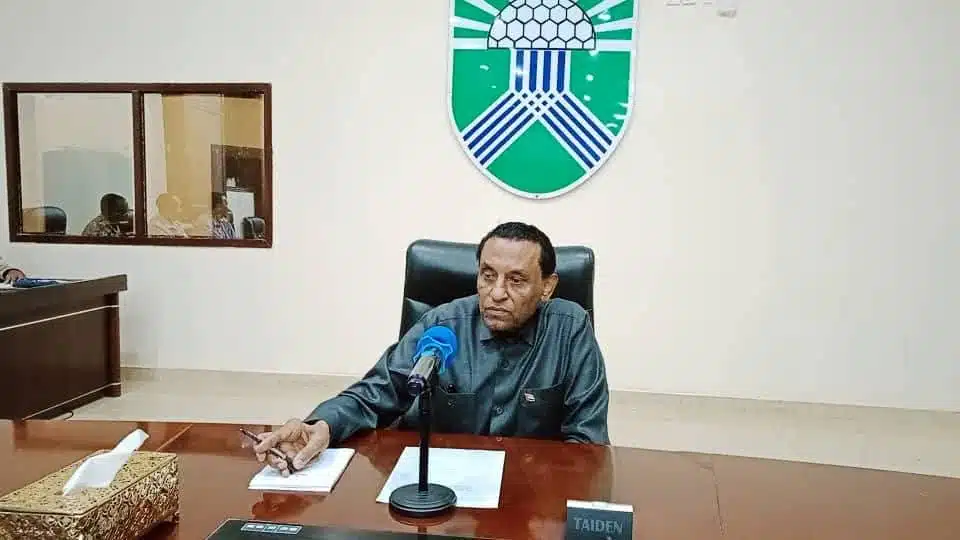 في خطوة اعتبرها مراقبون بداية فعلية لعودة العاصمة، ترأس رئيس مجلس الوزراء اجتماعاً حاسماً بوزارة الطاقة والنفط لمناقشة خطة إعادة الإمداد الكهربائي والنفطي للخرطوم،