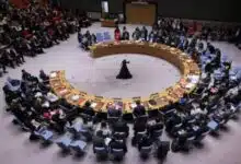 يترقب العالم جلسة حاسمة لمجلس الأمن الدولي خلال سبتمبر المقبل، حيث من المقرر أن يصوت الأعضاء على مشروع قرار بتمديد العقوبات المفروضة على السودان منذ عام 2005، والتي ينتهي أجلها في 12 سبتمبر 2025