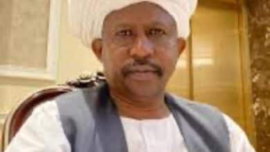 ي تطور مثير، فجّر المحامي المعروف فيصل حضرة قضية جديدة تتعلق بالمجلس الأعلى للحج والعمرة، بعد أن كشف عن تعيينات "سرية" لموظفين مؤقتين بالملحقية في السعودية، دون أي إعلان رسمي أو منافسة عبر لجنة الاختيار،