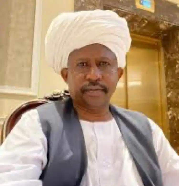 ي تطور مثير، فجّر المحامي المعروف فيصل حضرة قضية جديدة تتعلق بالمجلس الأعلى للحج والعمرة، بعد أن كشف عن تعيينات "سرية" لموظفين مؤقتين بالملحقية في السعودية، دون أي إعلان رسمي أو منافسة عبر لجنة الاختيار،