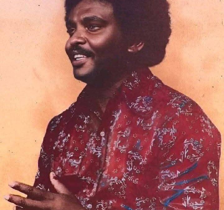 يوسف عثمان محمد بلال، الشهير بـ"يوسف الموصلي"، هو أحد أبرز الفنانين السودانيين الذين جمعوا بين الأصالة الموسيقية والموهبة الشاملة في التأليف واللحن والشعر