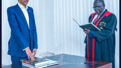 أدى  القسم  السبت قائد قوات الدعم السريع محمد حمدان دقلو “حميدتي”  رئيسا  للمجلس  الرئاسي لما اطلق عليها  خكومة السلام  في السودان، وزعيم الحركة الشعبية عبد العزيز الحلو نائباً له.