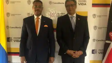 التقى السفير محمد عثمان عكاشة، القائم بالأعمال بالإنابة بنيروبي، يوم الجمعة الماضي بالسفير الكولومبي بيدرو ليون كورتيس لمناقشة مشاركة مرتزقة كولومبيين في الحرب ضد الشعب السوداني.