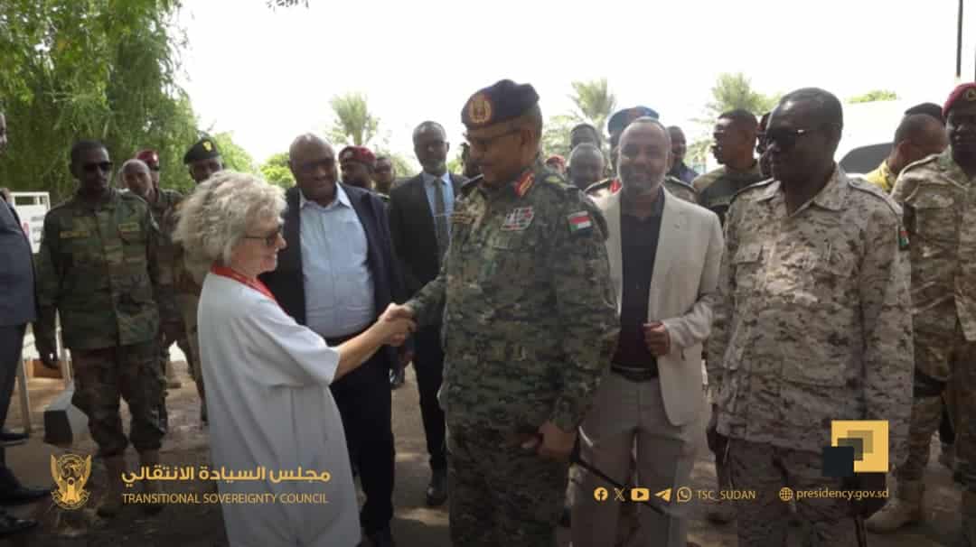 في خطوة وُصفت بأنها بارقة أمل جديدة وسط أجواء الحرب، افتتح عضو مجلس السيادة الانتقالي ومساعد القائد العام، الفريق مهندس إبراهيم جابر إبراهيم، الاثنين بمنطقة سوبا قسم الأطفال بمركز السلام لأمراض القلب،