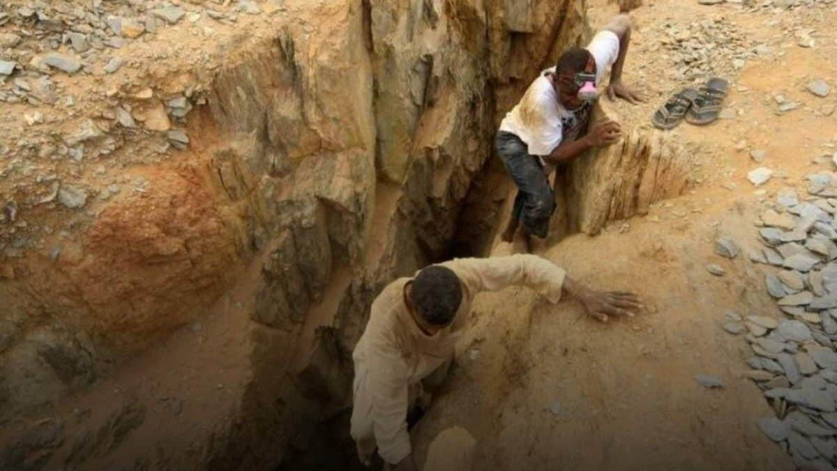 انهيار بئر للتعدين التقليدي